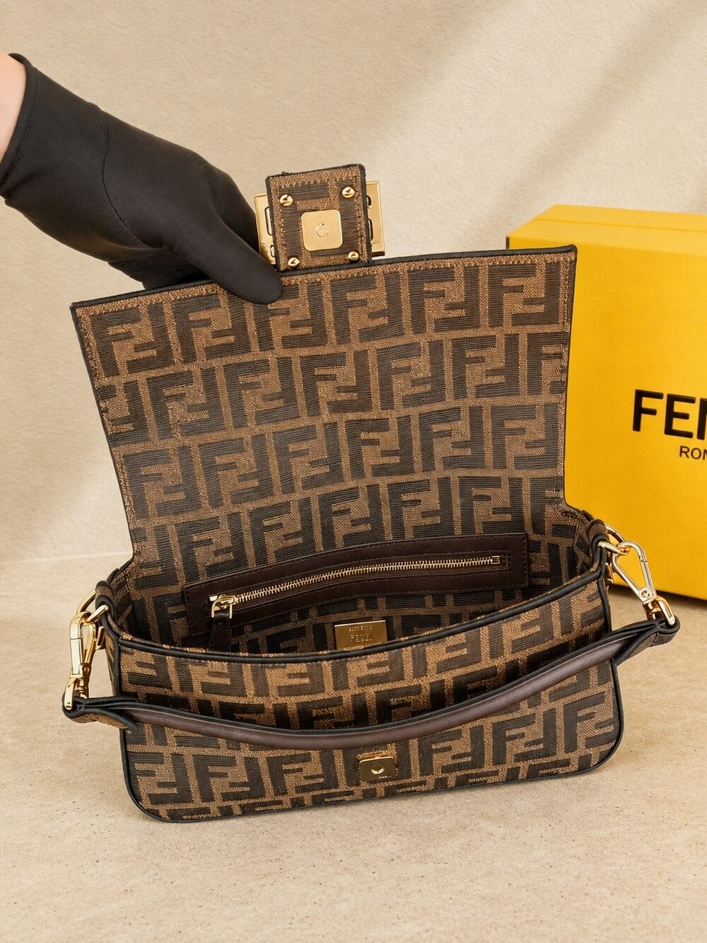 Fendi FF Jacquard Medium Baguette Carry Bag with Leather Trim - Picture 3 of 8